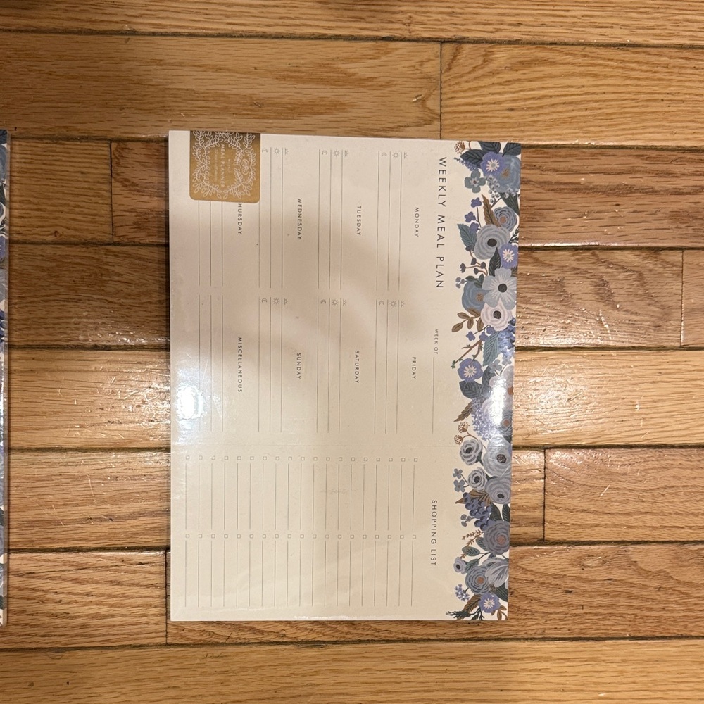 Elegant Floral Weekly Meal Planner - Cream and Blue